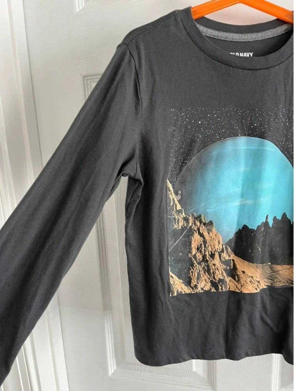 Old Navy boys long sleeve grey moon graphic size medium 8